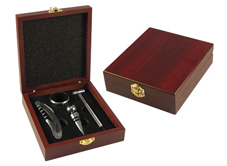 Set de 4 accesorios metálicos de vino en caja de madera barnizada. Set de Vino en Caja Madera publicitario, Set de Vino en Caja Madera promocional, kit de Vino en Caja Madera, juego de Vino en Caja Madera, regalo día del padre, día del padre, Set de Vino en Caja Madera publicitario, Set de Vino en Caja Madera promocional, kit de Vino en Caja Madera, juego de Vino en Caja Madera, regalo día del padre, día del padre precio, Set de Vino en Caja Madera publicitario, Set de Vino en Caja Madera promocional, kit de Vino en Caja Madera, juego de Vino en Caja Madera, regalo día del padre, día del padre despacho a regiones, Set de Vino en Caja Madera caoba, Vino en Caja Madera caoba, vino madera caoba, Set de Vino en Caja Madera publicitario, Set de Vino en Caja Madera promocional, kit de Vino en Caja Madera, juego de Vino en Caja Madera, regalo día del padre, día del padre, Set de Vino en Caja Madera publicitario, Set de Vino en Caja Madera promocional, kit de Vino en Caja Madera, juego de Vino en Caja Madera, regalo día del padre, día del padre precio, Set de Vino en Caja Madera publicitario, Set de Vino en Caja Madera promocional, kit de Vino en Caja Madera, juego de Vino en Caja Madera, regalo día del padre, día del padre despacho a regiones, Set de Vino en Caja Madera caoba, Vino en Caja Madera caoba, set vino madera caoba precio, set vino madera caoba santiago,
